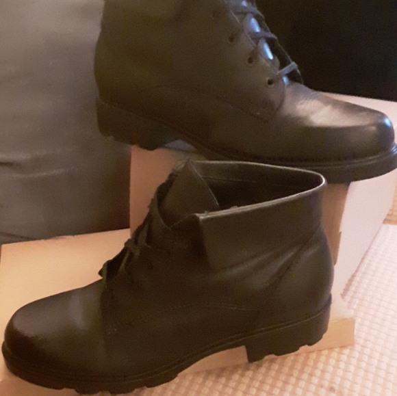 Womans Boots - Picture 6 of 8